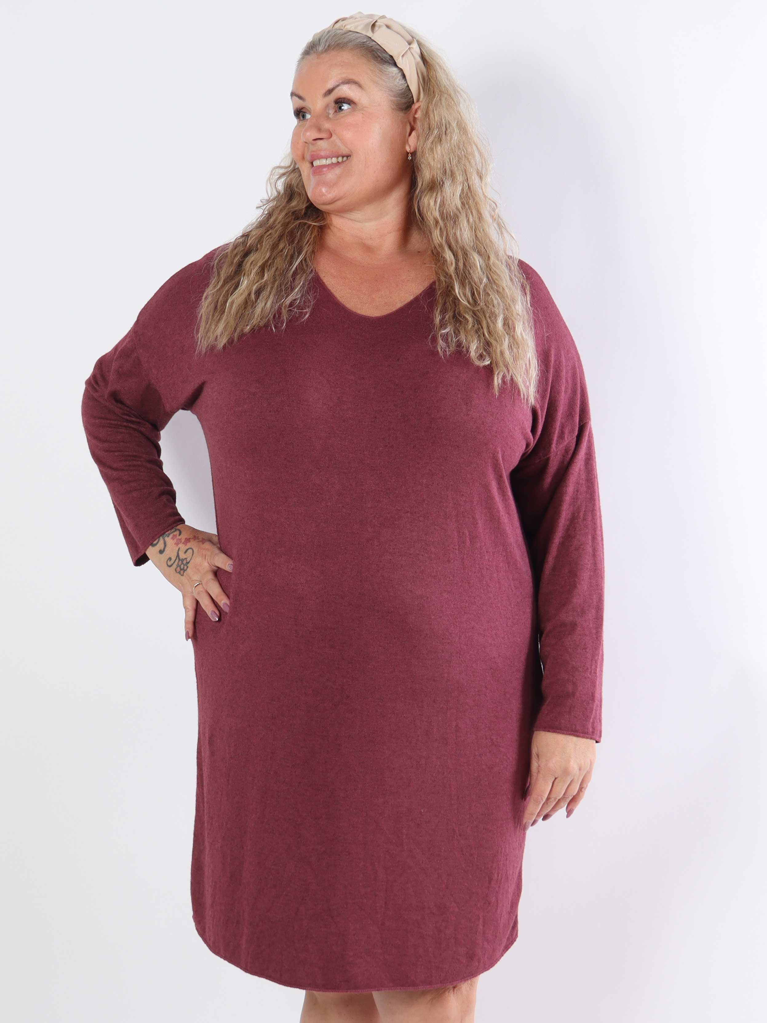 Djamila Long - Mega mjuk plus size-klänning i viskos med v-ringning